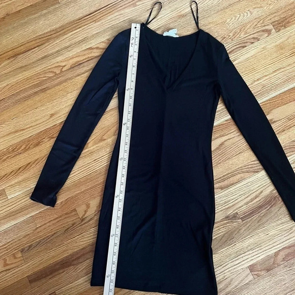 Forever21 Classic V-Neck dress - Picture 2 of 4